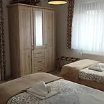 Rjs Lambach Gbr, Am Dorfplatz Apartment